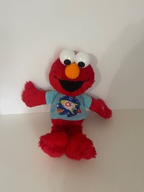 ELMO's World Elmo Talks Sings Tickle Me Elmo Musical Sesame Street